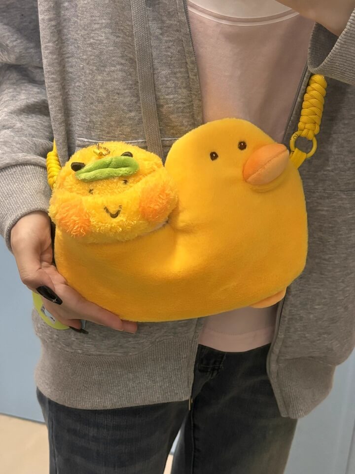 Duoai Honeybee Plush Crossbody Bag – Cute Bumblebee Plush Purse for Girls & Friends (17×23cm / 6.7×9") Duoai Plush